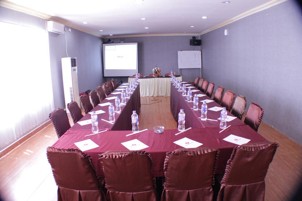 Grand Duta Hotel Palu Ngoại thất bức ảnh