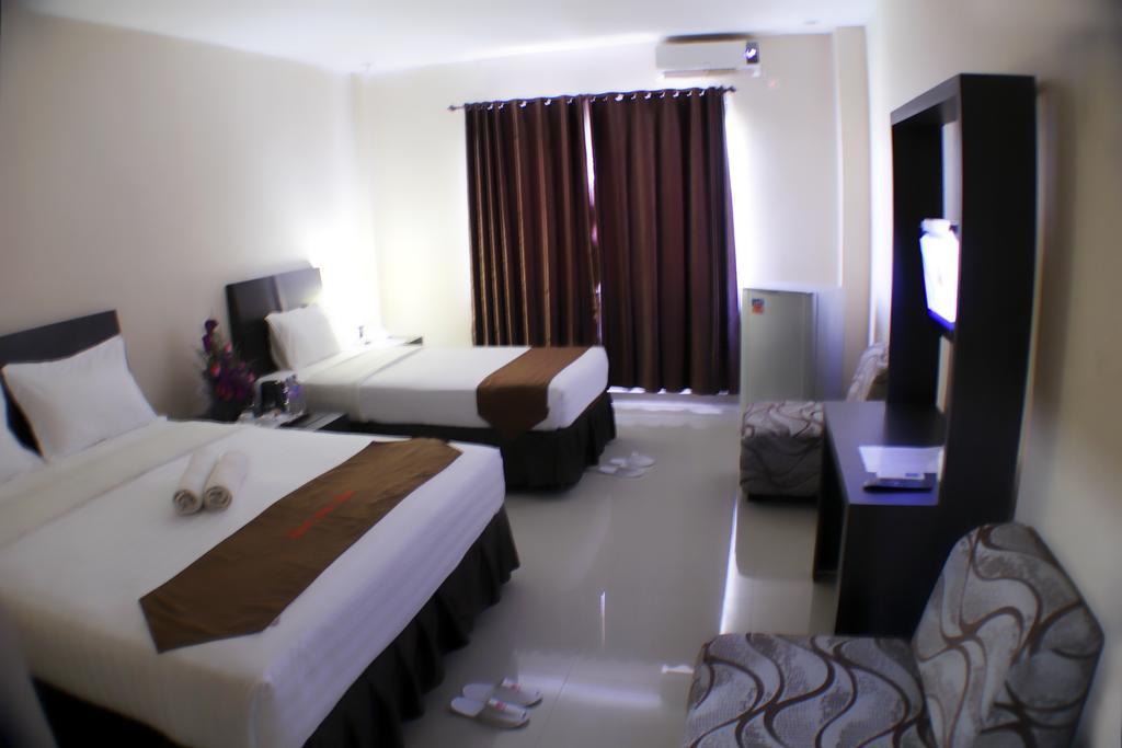 Grand Duta Hotel Palu Ngoại thất bức ảnh