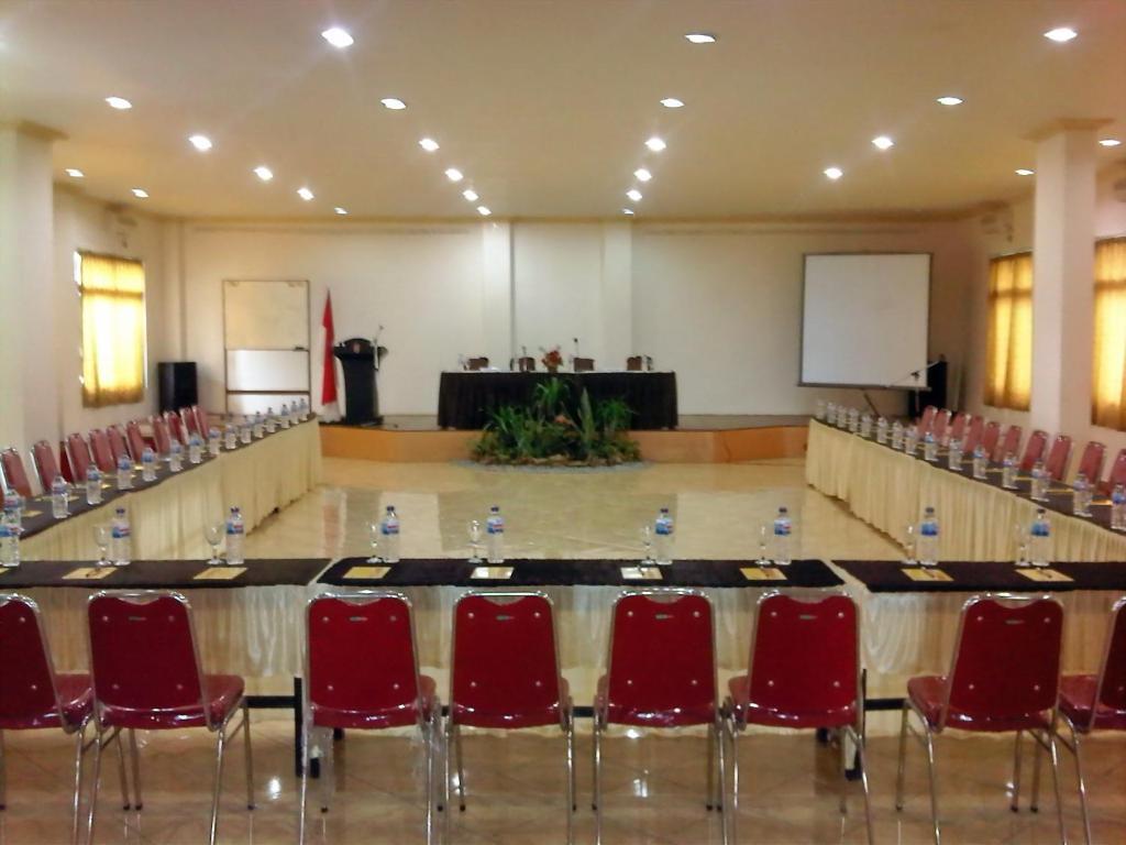 Grand Duta Hotel Palu Ngoại thất bức ảnh