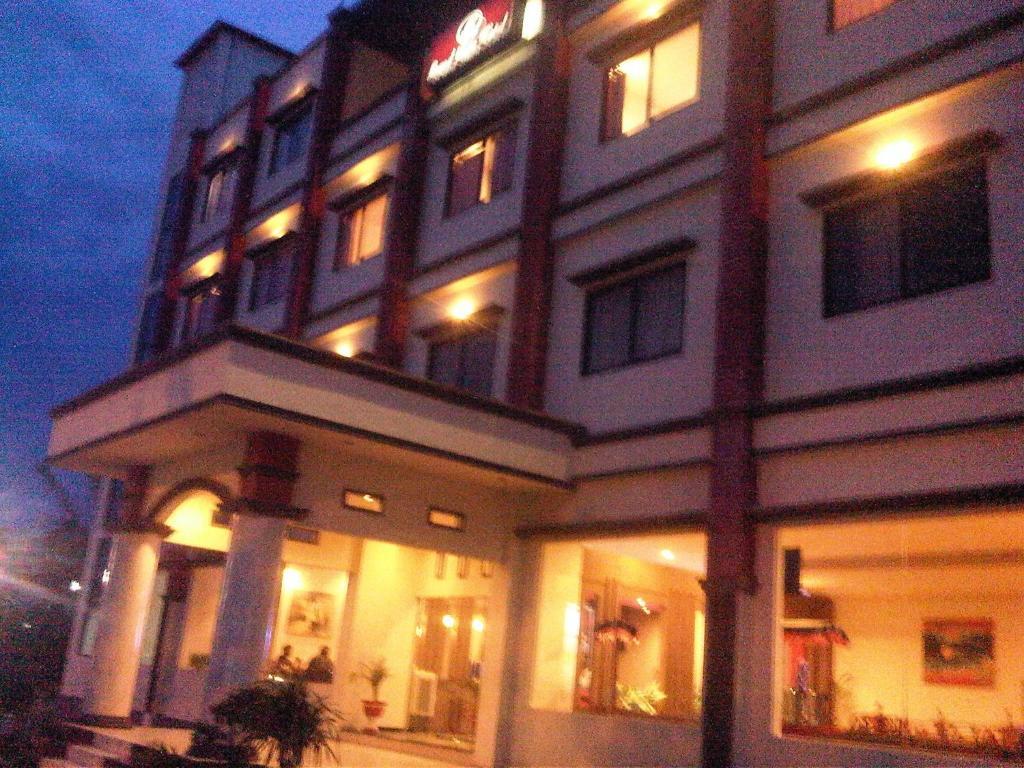 Grand Duta Hotel Palu Ngoại thất bức ảnh